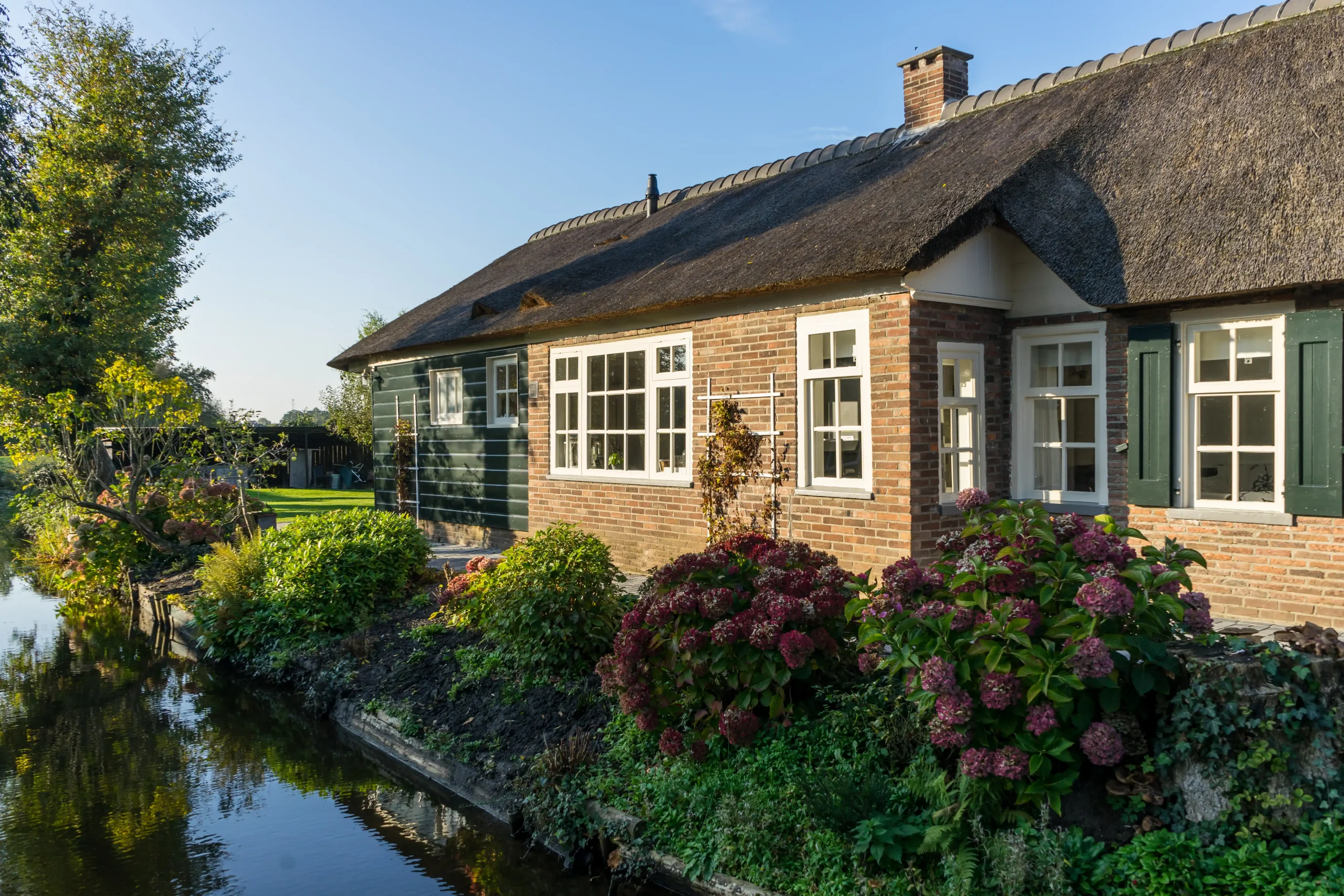 Woning aan het water aan de Catherinastraat in Oosterhout